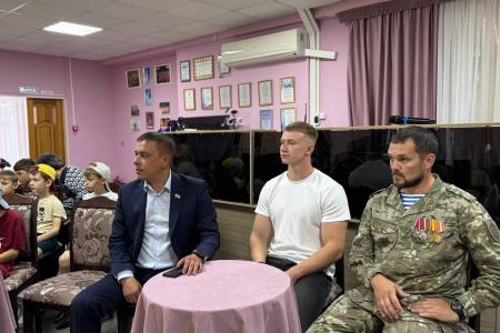 Айрат Гибатдинов встретился с воспитанниками детского дома в рамках проекта «Школа защитника Родины»