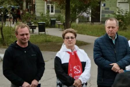 Депутаты-коммунисты Ольга Алимова и Владимир Есипов провели встречу с избирателями