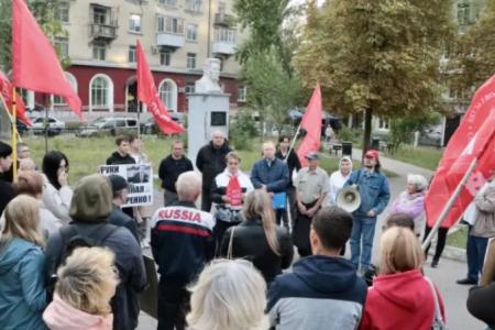 Депутаты-коммунисты Ольга Алимова и Владимир Есипов провели встречу с избирателями