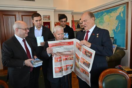 Геннадий Зюганов встретился с поэтом Станиславом Зюбановым