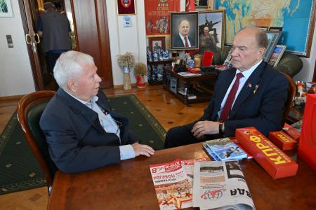 Геннадий Зюганов встретился с поэтом Станиславом Зюбановым