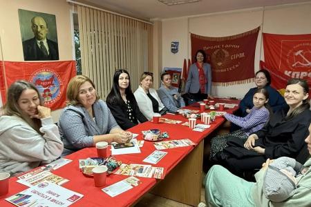 Подмосковные коммунисты: До больших выборов 4 дня. Работаем во благо Родины и трудового народа!