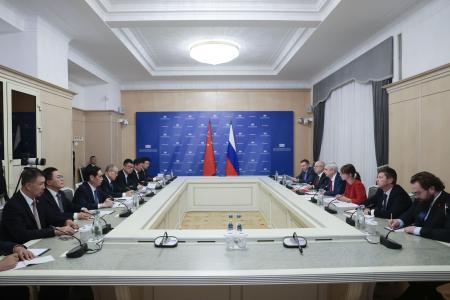 Иван Мельников провел встречу с Ли Хунчжуном