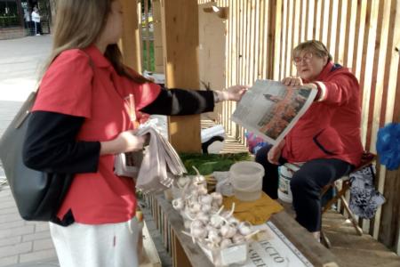 Тульские комсомольцы в ежедневной агитационной кампании «Красные в городе» знакомят население с Программой Победы КПРФ