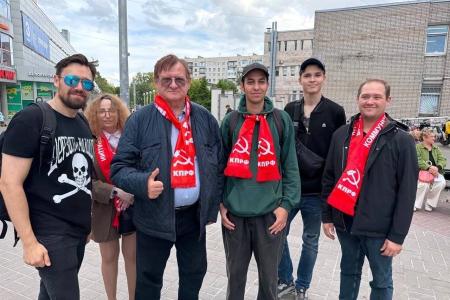 Красные в городе! Город трех революций окрасился в алые цвета