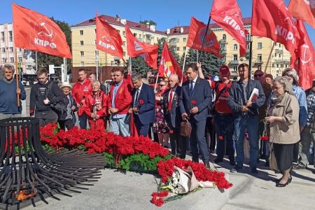 Пока мы помним – мы живём и побеждаем! Коммунисты отметили 83-ю годовщину освобождения Брянска от немецко-фашистских захватчиков