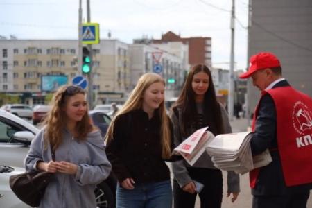 Башкортостан. По всей республике прошла Всероссийская патриотическая акция "Красные в городе"