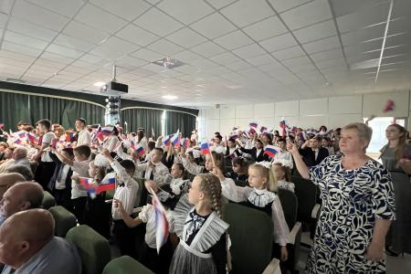 Владимир Кашин поздравил с Днём знаний учеников и педагогов Краснопоймовской школы