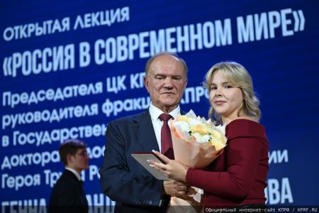 Геннадий Зюганов открыл выставку «Солдат эпохи. К 100-летию со дня рождения Фиделя Кастро» в РГСУ