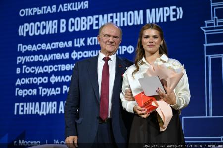 Геннадий Зюганов открыл выставку «Солдат эпохи. К 100-летию со дня рождения Фиделя Кастро» в РГСУ
