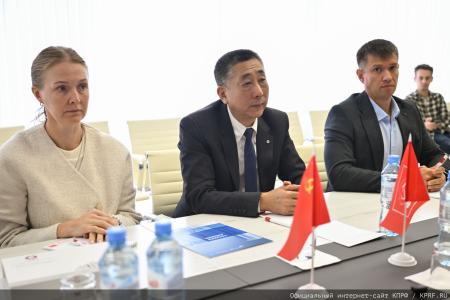 Геннадий Зюганов провел встречу с делегацией китайских производителей