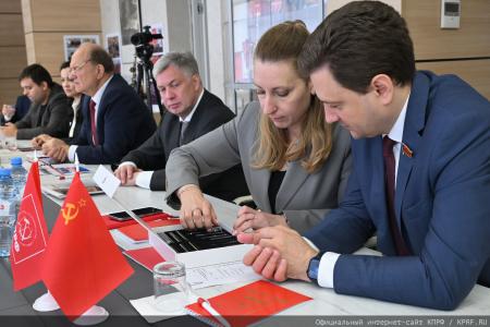 Геннадий Зюганов провел встречу с делегацией китайских производителей
