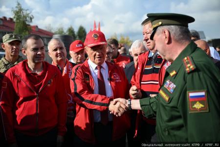 КПРФ отправила 160-й юбилейный гуманитарный конвой под лозунгом «Все для Победы!»
