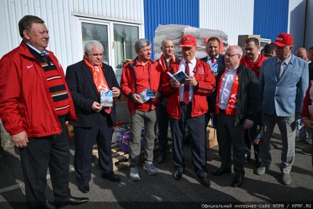 КПРФ отправила 160-й юбилейный гуманитарный конвой под лозунгом «Все для Победы!»
