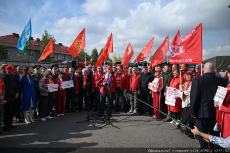 КПРФ отправила 160-й юбилейный гуманитарный конвой под лозунгом «Все для Победы!»