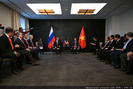 Геннадий Зюганов встретился с делегацией Вьетнама во главе с Президентом То Ламом