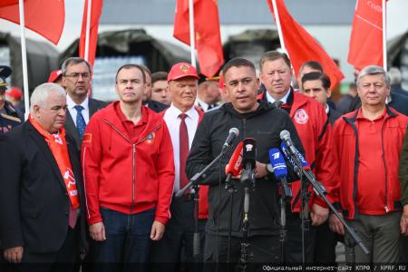 КПРФ отправила 160-й юбилейный гуманитарный конвой под лозунгом «Все для Победы!»