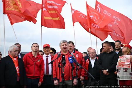 КПРФ отправила 160-й юбилейный гуманитарный конвой под лозунгом «Все для Победы!»