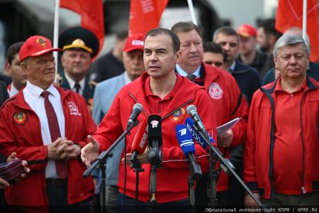 КПРФ отправила 160-й юбилейный гуманитарный конвой под лозунгом «Все для Победы!»