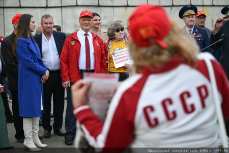 КПРФ отправила 160-й юбилейный гуманитарный конвой под лозунгом «Все для Победы!»