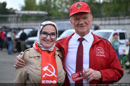 КПРФ отправила 160-й юбилейный гуманитарный конвой под лозунгом «Все для Победы!»