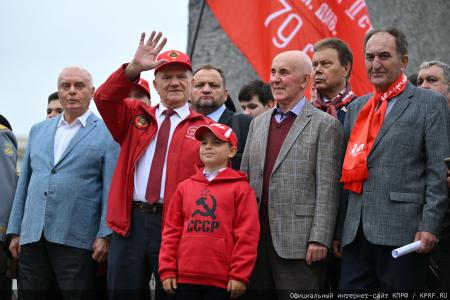 КПРФ в Москве провела митинг в День Победы над милитаристской Японией и окончания Второй мировой войны