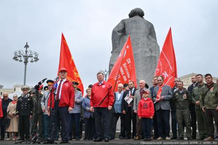 КПРФ в Москве провела митинг в День Победы над милитаристской Японией и окончания Второй мировой войны