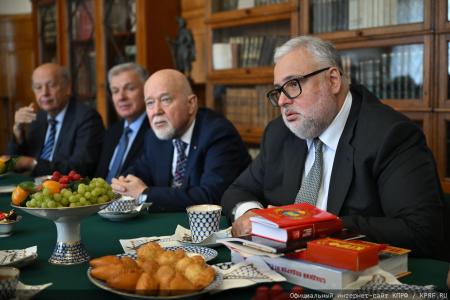 Геннадий Зюганов открыл выставку «Солдат эпохи. К 100-летию со дня рождения Фиделя Кастро» в РГСУ