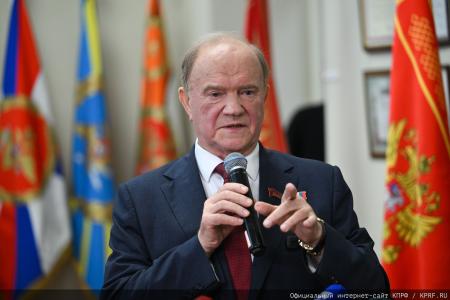 Геннадий Зюганов открыл выставку «Солдат эпохи. К 100-летию со дня рождения Фиделя Кастро» в РГСУ