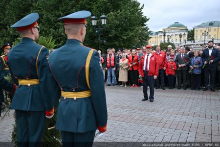 КПРФ в Москве провела митинг в День Победы над милитаристской Японией и окончания Второй мировой войны