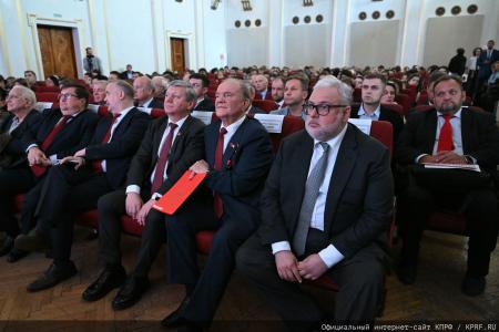 Геннадий Зюганов открыл выставку «Солдат эпохи. К 100-летию со дня рождения Фиделя Кастро» в РГСУ