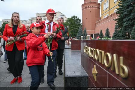 КПРФ в Москве провела митинг в День Победы над милитаристской Японией и окончания Второй мировой войны