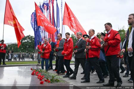 КПРФ в Москве провела митинг в День Победы над милитаристской Японией и окончания Второй мировой войны
