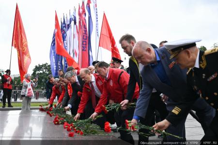 КПРФ в Москве провела митинг в День Победы над милитаристской Японией и окончания Второй мировой войны