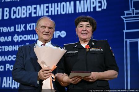 Геннадий Зюганов открыл выставку «Солдат эпохи. К 100-летию со дня рождения Фиделя Кастро» в РГСУ