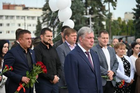Ульяновская область. А.М. Гибатдинов в День солидарности в борьбе с терроризмом принял участие в памятном мероприятии