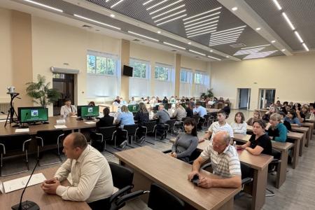 Воронежская область. Депутат Обухов в Каширском районе: «Государство обязано защитить человека — от дрона над крышей до произвола в ЖКХ»