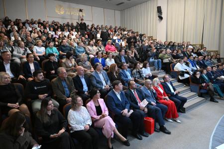 Геннадий Зюганов посетил АО Щелково Агрохим