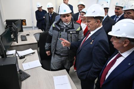 Геннадий Зюганов посетил АО Щелково Агрохим