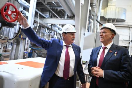 Геннадий Зюганов посетил АО Щелково Агрохим