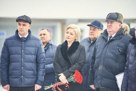 «Помните — через века, через года помните…»: в пос. Кедровый Красноярского края накануне Дня Октябрьской революции открыли восстановленный памятник В.И. Ленину