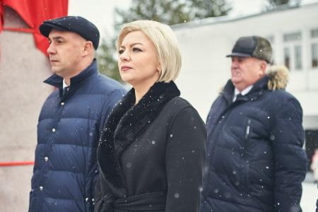 «Помните — через века, через года помните…»: в пос. Кедровый Красноярского края накануне Дня Октябрьской революции открыли восстановленный памятник В.И. Ленину