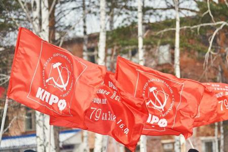 «Помните — через века, через года помните…»: в пос. Кедровый Красноярского края накануне Дня Октябрьской революции открыли восстановленный памятник В.И. Ленину