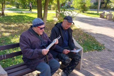 Саратовская область. В Балаково прошел партийный агит-рейд: коммунисты и комсомольцы вышли на улицы с новым выпуском «Коммуниста»