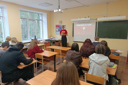 Рязанские коммунисты провели уроки об истории ленинского комсомола для школьников