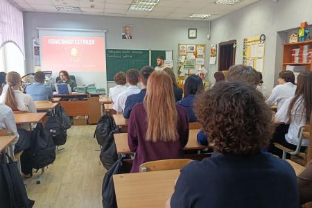 Рязанские коммунисты провели уроки об истории ленинского комсомола для школьников