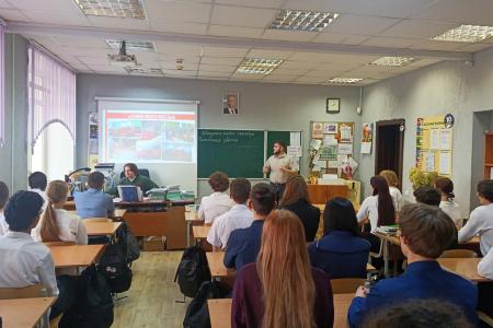 Рязанские коммунисты провели уроки об истории ленинского комсомола для школьников