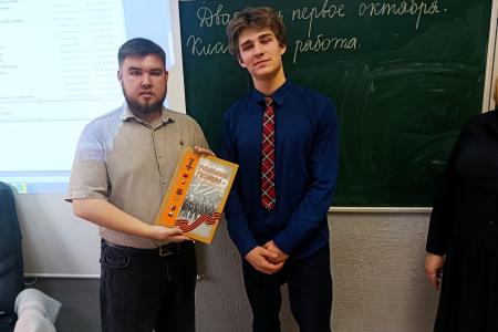 Рязанские коммунисты провели уроки об истории ленинского комсомола для школьников