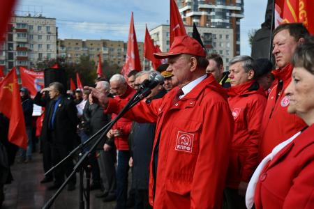 «Не забудем, не простим!»: акция КПРФ памяти защитников Белого дома в октябре 1993 года