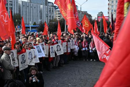 «Не забудем, не простим!»: акция КПРФ памяти защитников Белого дома в октябре 1993 года